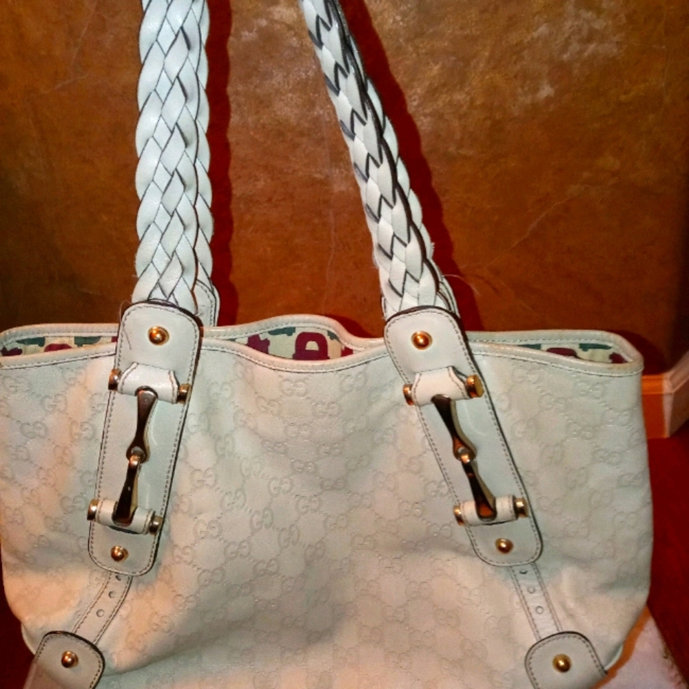 Gucci guccissima pelham leather bag